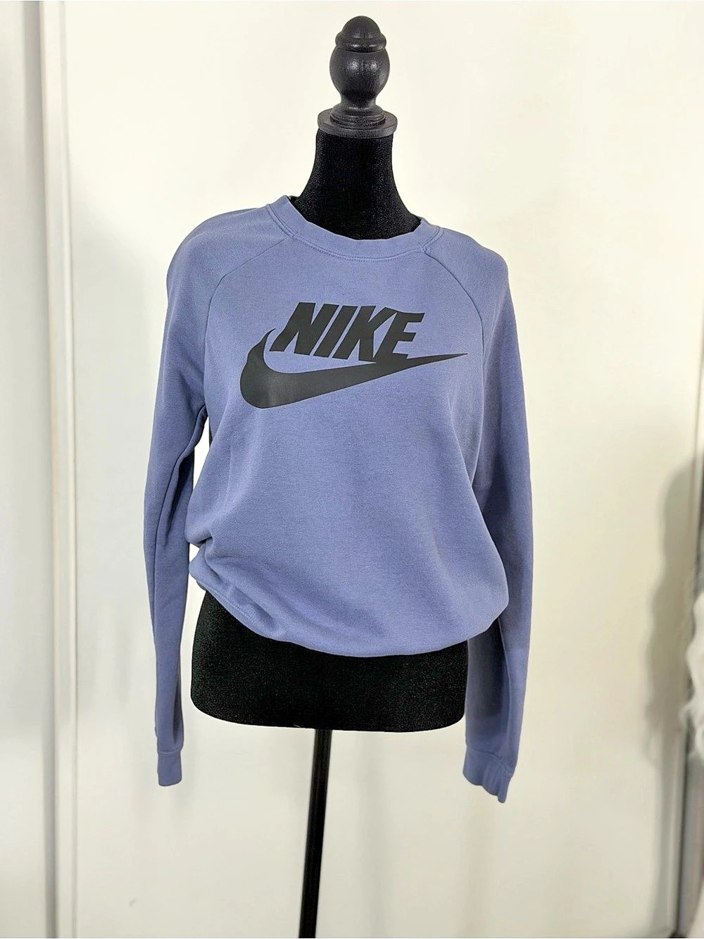 Nike Logo Sweatshirt in Purple Size Small Like New